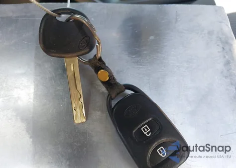 2011 Kia Sorento Lx z USA, uszkodzony, nr VIN 5XYKTDA1XBG100957